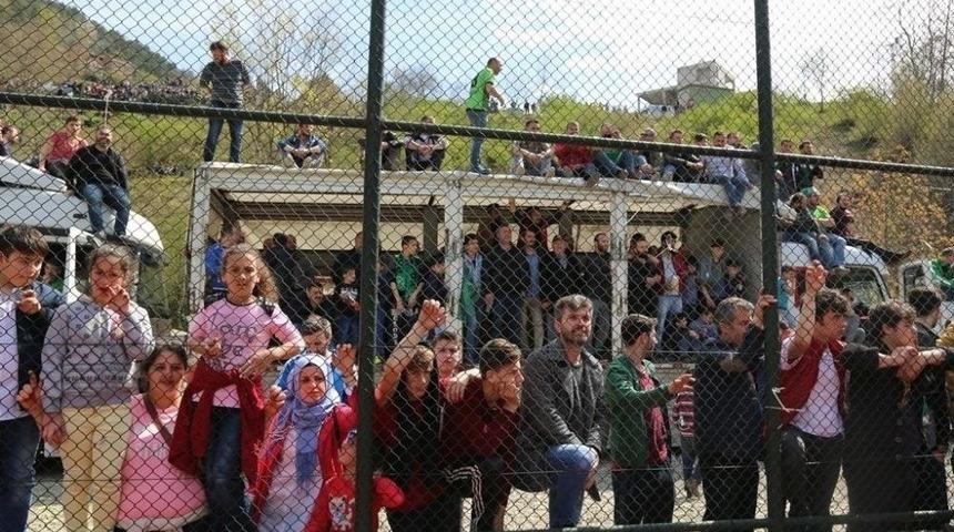 Neredeyse T&uuml;m İl&ccedil;e Takımlarına Destek İ&ccedil;in Ma&ccedil;a Geldi