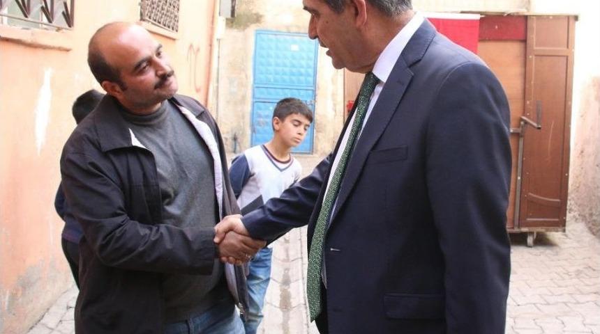 Bakan Çelik Gardıropta Yaşayan Aileye Sahip Çıktı