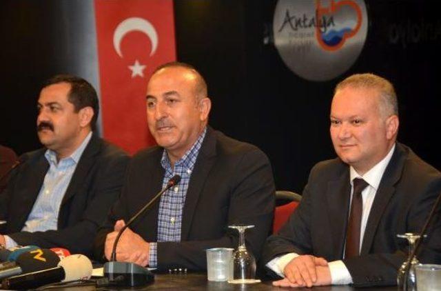 Bakan Çavuşoğlu'dan, Başörtü Çıkartma Tepkisi