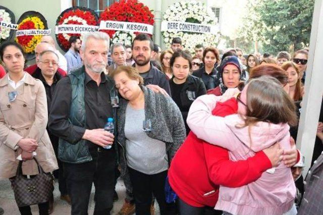 Chp'li Ezgi Toprağa Verildi