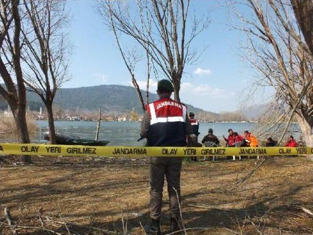 Gölcük Gölü'nde Kayık Alabora Oldu, 1 Kişi Kayıp (2)