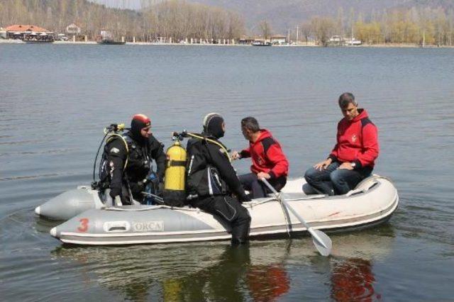 Gölcük Gölü'nde Kayık Alabora Oldu, 1 Kişi Kayıp (2)