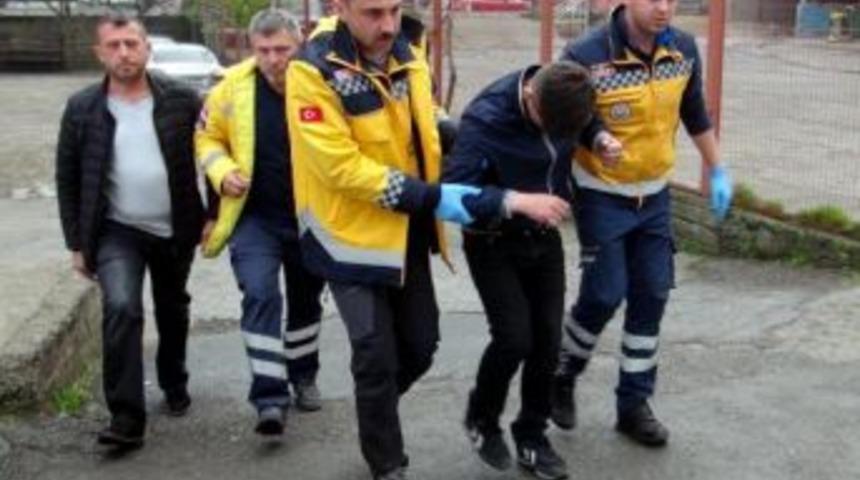 Uyuşturucu Kullandığı Iddia Edilen Gen&ccedil; Hastaneye Kaldırıldı