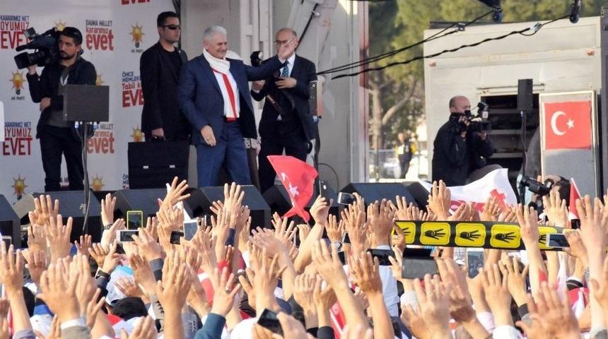 Başbakan Yıldırım: &ldquo;bu &Uuml;lkeyi Renklere Ayırarak En B&uuml;y&uuml;k K&ouml;t&uuml;l&uuml;ğ&uuml; Yapıyorlar&rdquo;
