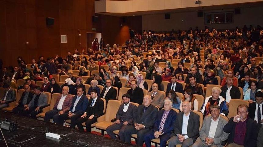 Bakan T&uuml;fenkci Malatya&rsquo;da Gen&ccedil;lerle Buluştu