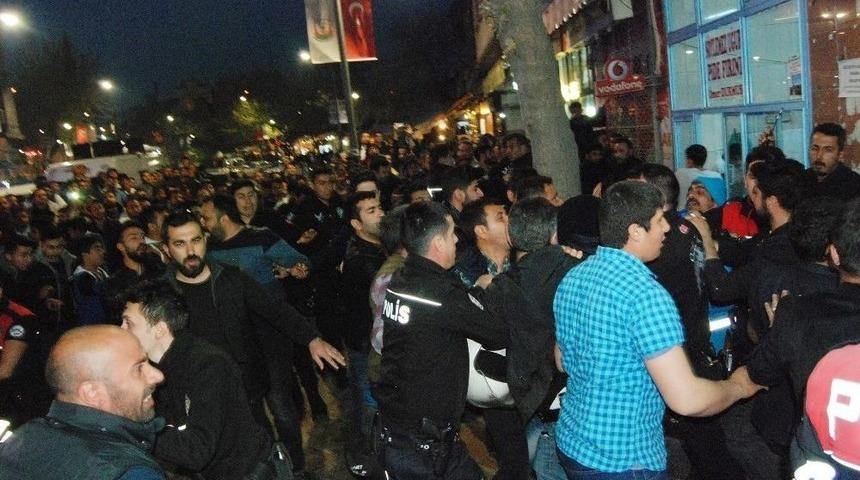 Polise Saldıran Suriyelilere Linç Girişimi