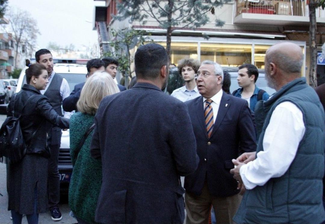 Antalya&rsquo;da Ak Parti&rsquo;nin &rsquo;evet&rsquo; Standındaki Tartışma Karakolluk Oldu