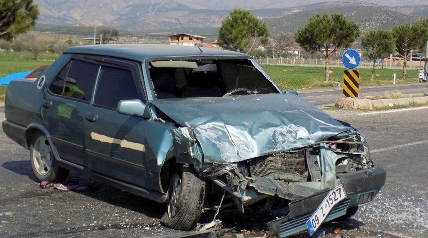 Karacasu&rsquo;da Trafik Kazası; 4 Yaralı