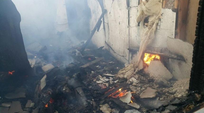 Horasan&rsquo;da &Ccedil;ıkan Yangında 1 Ev K&uuml;l Oldu