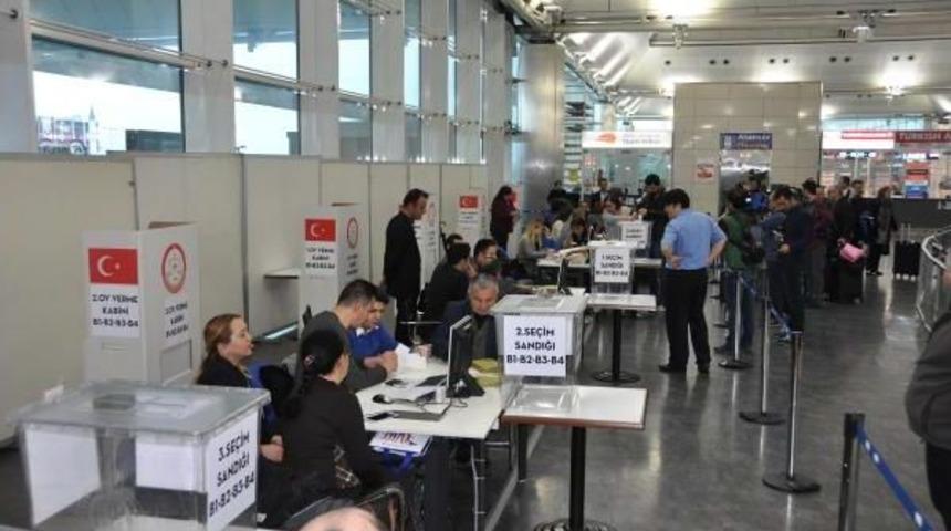 Referandum Oylaması Sınır Kapılarında Başladı