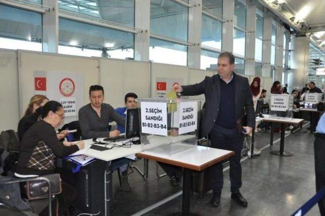 Referandum Oylaması Sınır Kapılarında Başladı