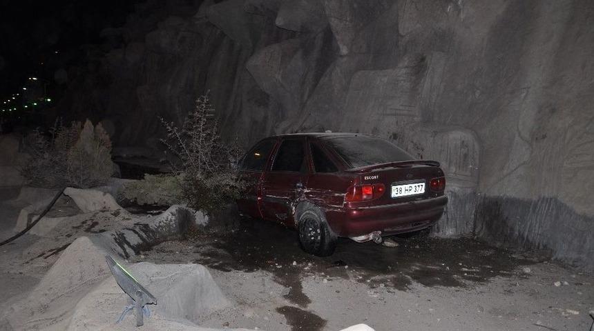 Otomobil Şelaleye U&ccedil;tu: 2 Yaralı