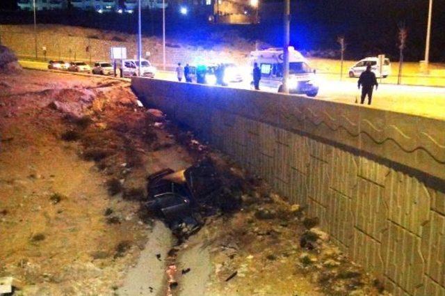 Gaziantep'te Otomobil Devrildi: 1 Ölü, 2 Yaralı