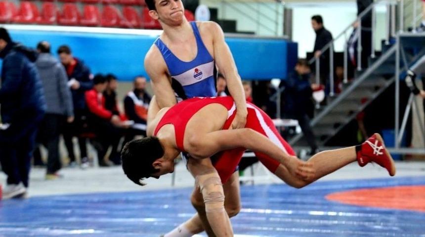 Yıldızlar Grekoromen Ve Serbest G&uuml;reş T&uuml;rkiye Şampiyonaları Sona Erdi