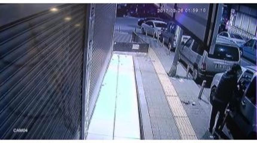 (&ouml;zel) G&uuml;venlik Sistemleri Yapan İş Adamının Malzemelerini &Ccedil;aldılar