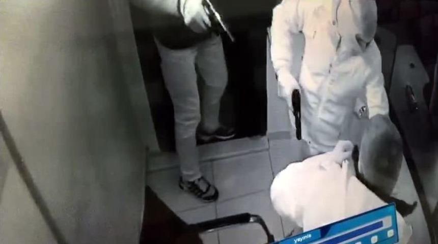 Elektronik Cihazları &Ccedil;uvala Doldurdular