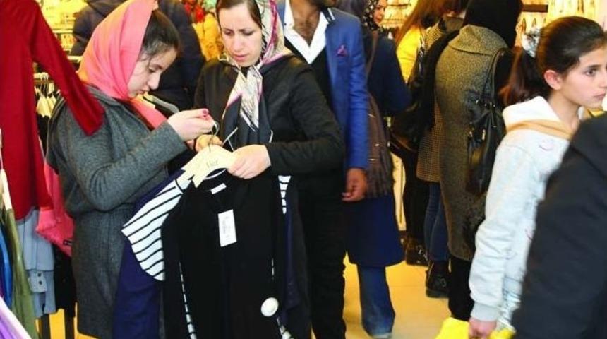 Van&rsquo;da İranlı Turist Bereketi