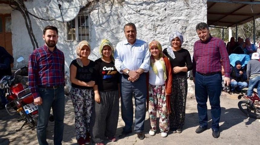 Başkan &Ccedil;er&ccedil;i Bir G&uuml;nde On K&ouml;y Gezdi