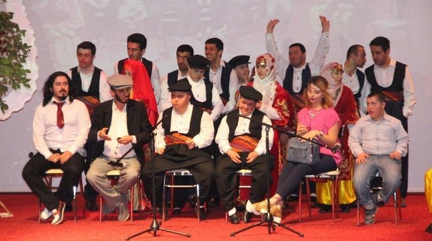 Down Sendromlu &Ccedil;ocuklar, Tiyatro İle G&uuml;ld&uuml;rd&uuml;