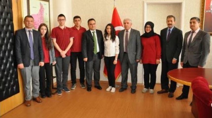 Simav Gen&ccedil;lik Merkezi, &rsquo;solo O Ses Yarışması Ve Şiir Okuma Yarışması&rsquo;nda İl Birincisi Oldu