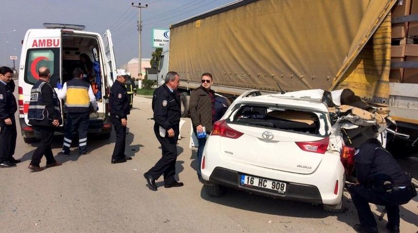 Otomobil Park Halindeki Tır&rsquo;ın Altına Girdi