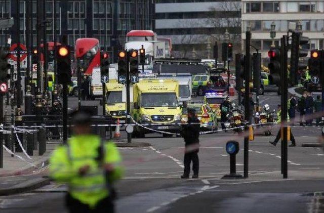 İngiltere’De Bir Restoran Sahibi, Westminster Saldırısında Acil Durum Çalışanlarına Ücretsiz Yemek Verdi