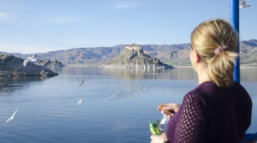 Barajın Ortasındaki Tarihi G&uuml;zellik &rsquo;pertek Kalesi&rsquo;