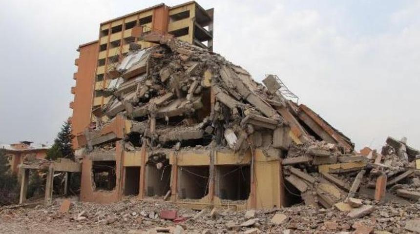 Sivas'ta Korkutan Yıkım