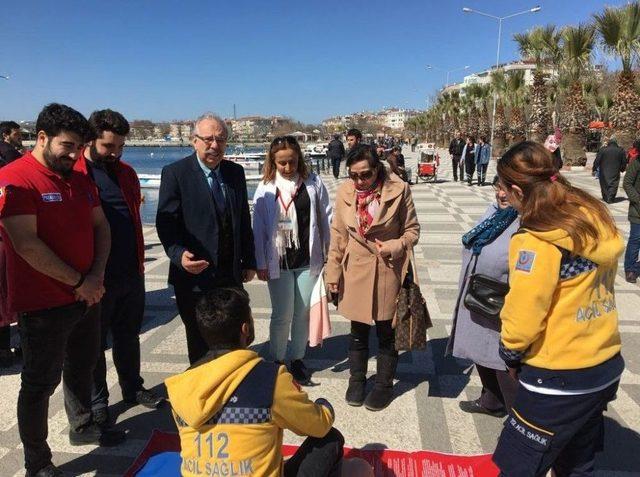 Öğrenciler Vatandaşa İlk Yardım Eğitimi Verdi