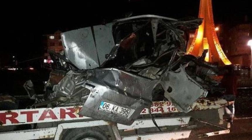 Halı Sahaya Ma&ccedil;a Giden Gen&ccedil;leri Beton Mikseri Ezdi: 4 &Ouml;l&uuml;, 1 Yaralı