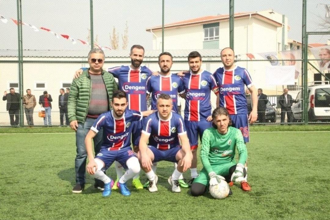 Başkan Altınok &Ouml;z K&ouml;yler Arası Futbol Turnuvasına Katıldı