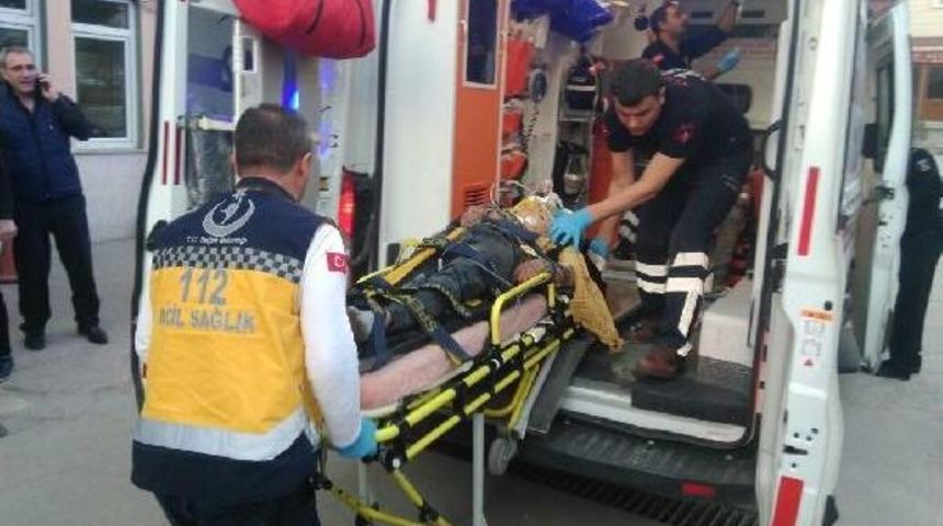 Motosiklet Devrildi: 2 Yaralı