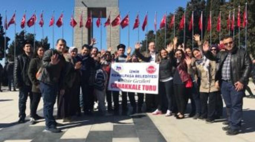 İşitme Engelli Vatandaşlar &Ccedil;anakkale&rsquo;de Şehitlikleri Gezdi