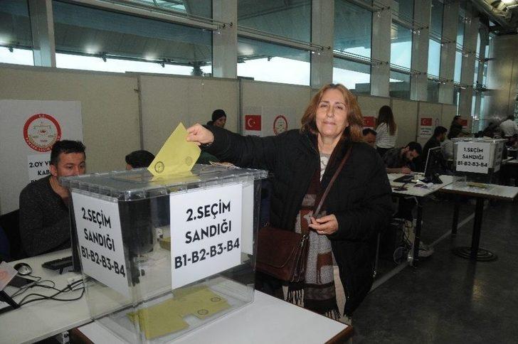 Atatürk Havalimanı’nda Referandum Oylaması Başladı G2