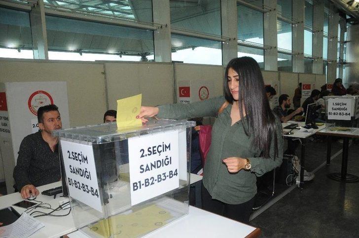 Atatürk Havalimanı’nda Referandum Oylaması Başladı G4