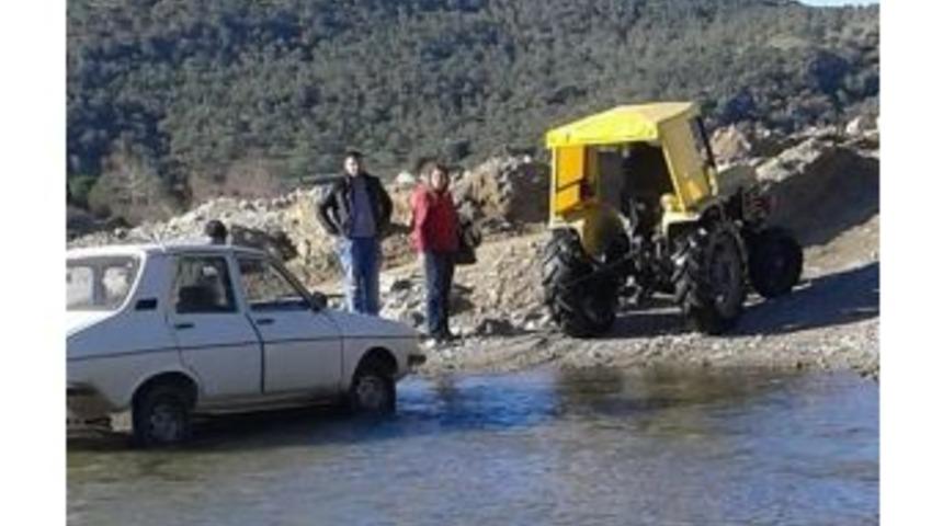 Burhaniye&rsquo; De Selden Yıkılan K&ouml;pr&uuml; Yapılmayı Bekliyor