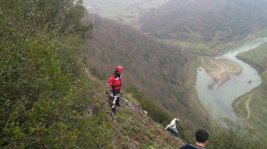 Dağa Tırmanmaya &Ccedil;alışan &Ouml;ğrenci Kayalıklarda Mahsur Kaldı