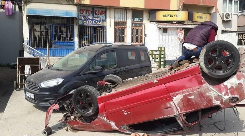 Takla Atan Otomobil, İki Araca Ve Bek&ccedil;i Kul&uuml;besine &Ccedil;arptı