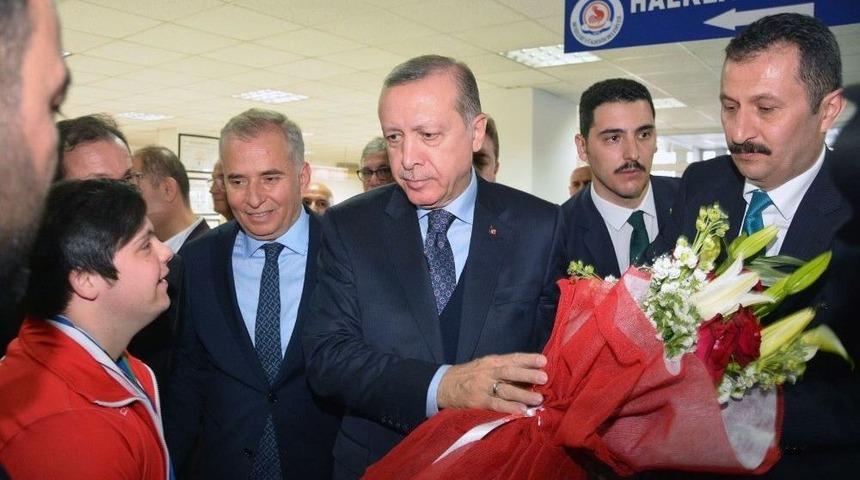 Cumhurbaşkanı&rsquo;ndan Şampiyon Sporculara &Ouml;d&uuml;l