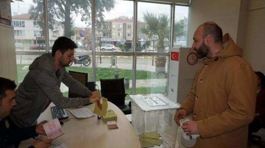 Ayvalık Deniz Hudut Kapısında Ilk Oylar Verilmeye Başladı