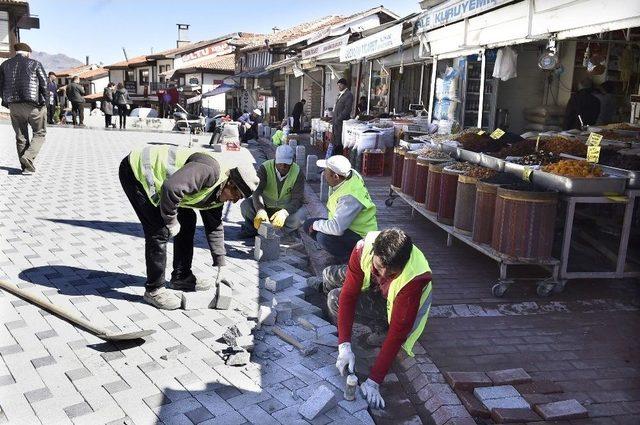 Kale Önü Meydan Çalışmaları Tamamlanıyor