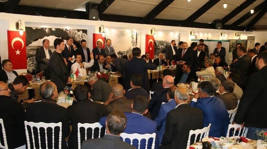 Ak Kadrolar Muhtarlarla Bir Araya Geldi