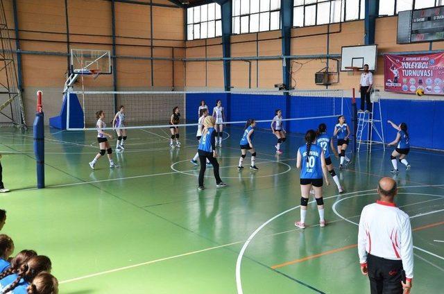 Bozüyük Belediyesi İdman Yurdu Spor Voleybol Takımı Kupaları Topladı