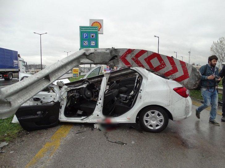 Tem Otoyolunda Otomobil Bariyerlere Ok Gibi Saplandı G2