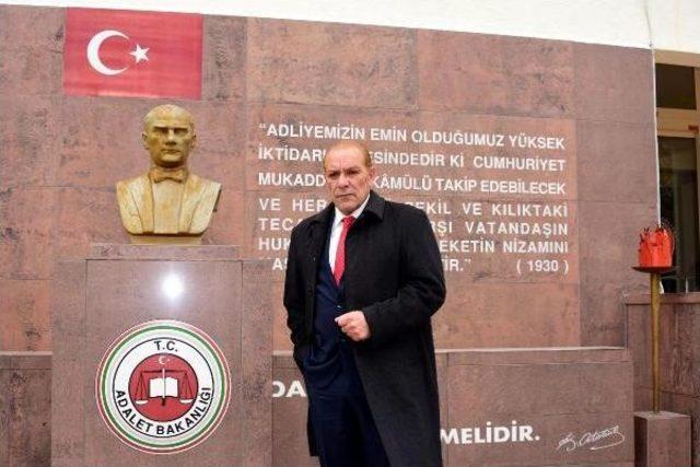 Atatürk'e Benzeyen Oyuncu Kaya, Hakkındaki Dava Nedeniyle Gözaltına Alınıp Ifade Verdi