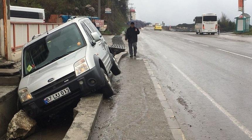Ecel Direksiyon Başında Yakaladı
