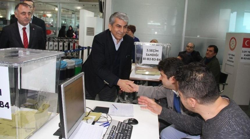 Chp Heyeti, Atat&uuml;rk Havalimanı&rsquo;nda Oy Sandıklarını Gezdi