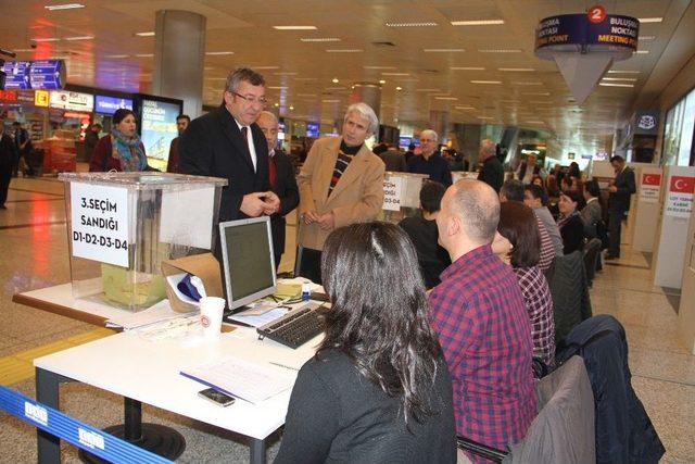 Chp Heyeti, Atatürk Havalimanı’nda Oy Sandıklarını Gezdi