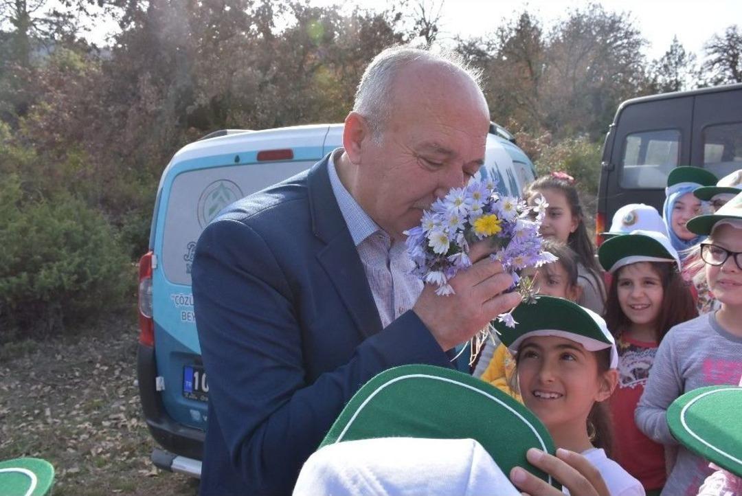 Dursurbey&rsquo;de &Ouml;ğrenciler Fidan Dikti