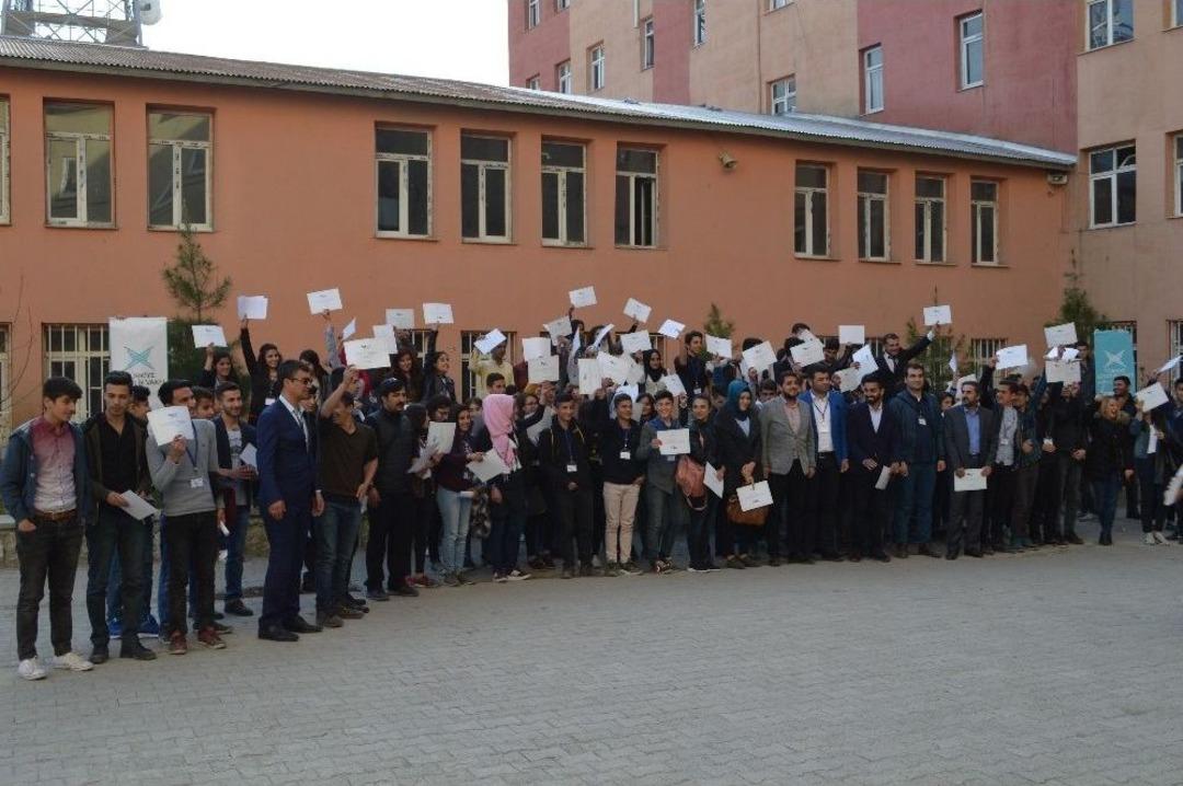 Şırnak&rsquo;ta Liseler Arası M&uuml;nazara Yarışması D&uuml;zenlendi